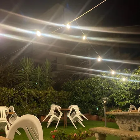 Alojamento de Acomodação e Pequeno-almoço Stella Marina di Schiavonea